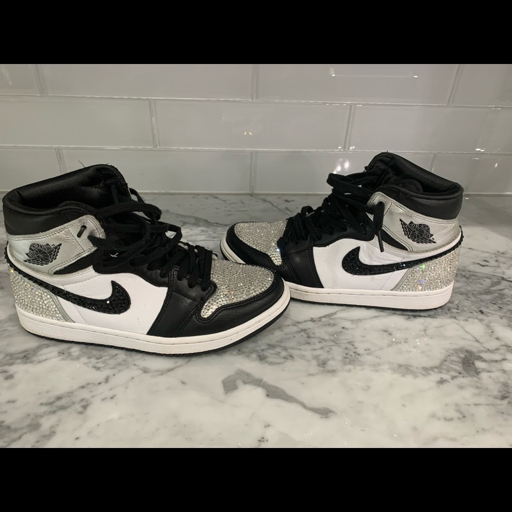 Wmns Air Jordan 1 Retro High OG 'Silver Toe'
